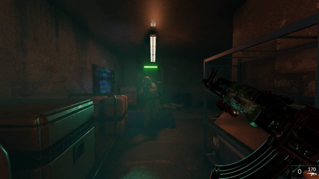 一名手持武器的角色面對眼前的威脅