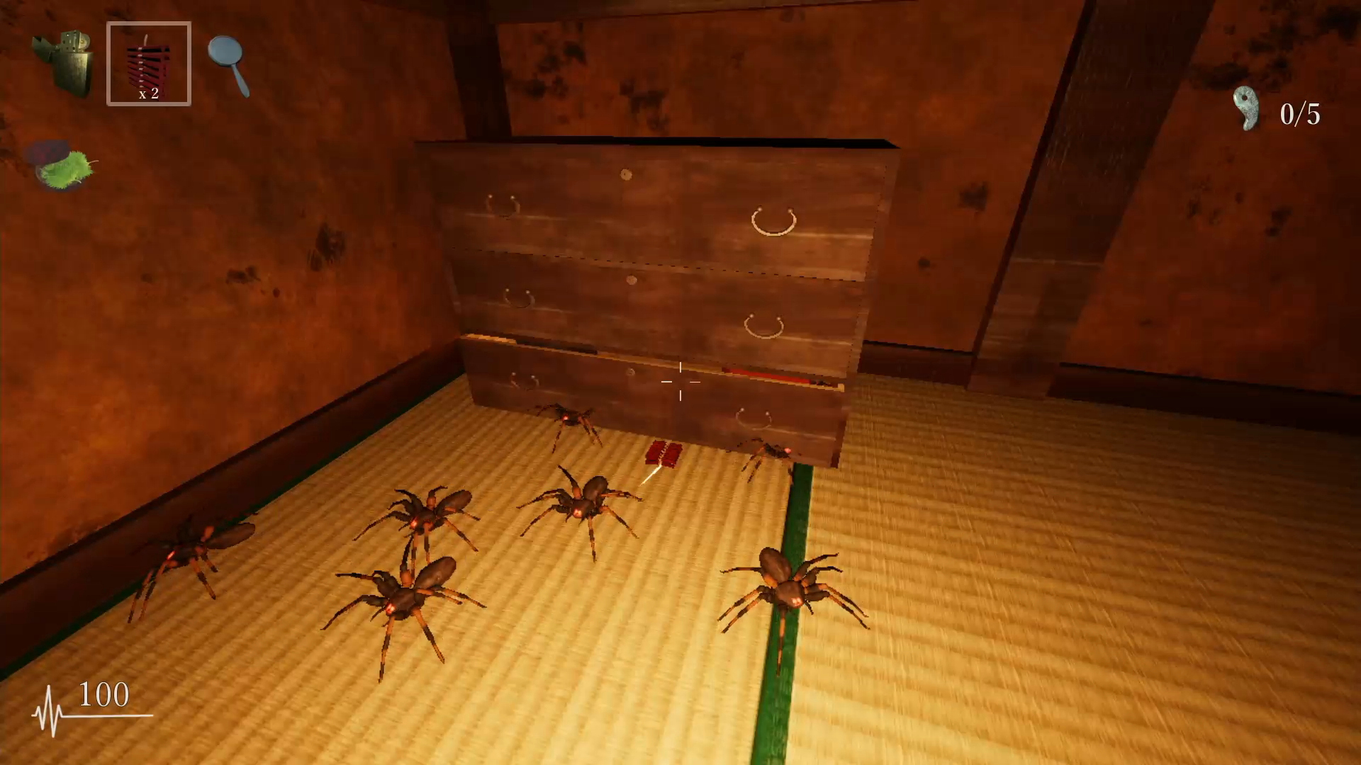 戴著能面的徘徊者會對玩家窮追不捨，營造出強烈的壓迫感。