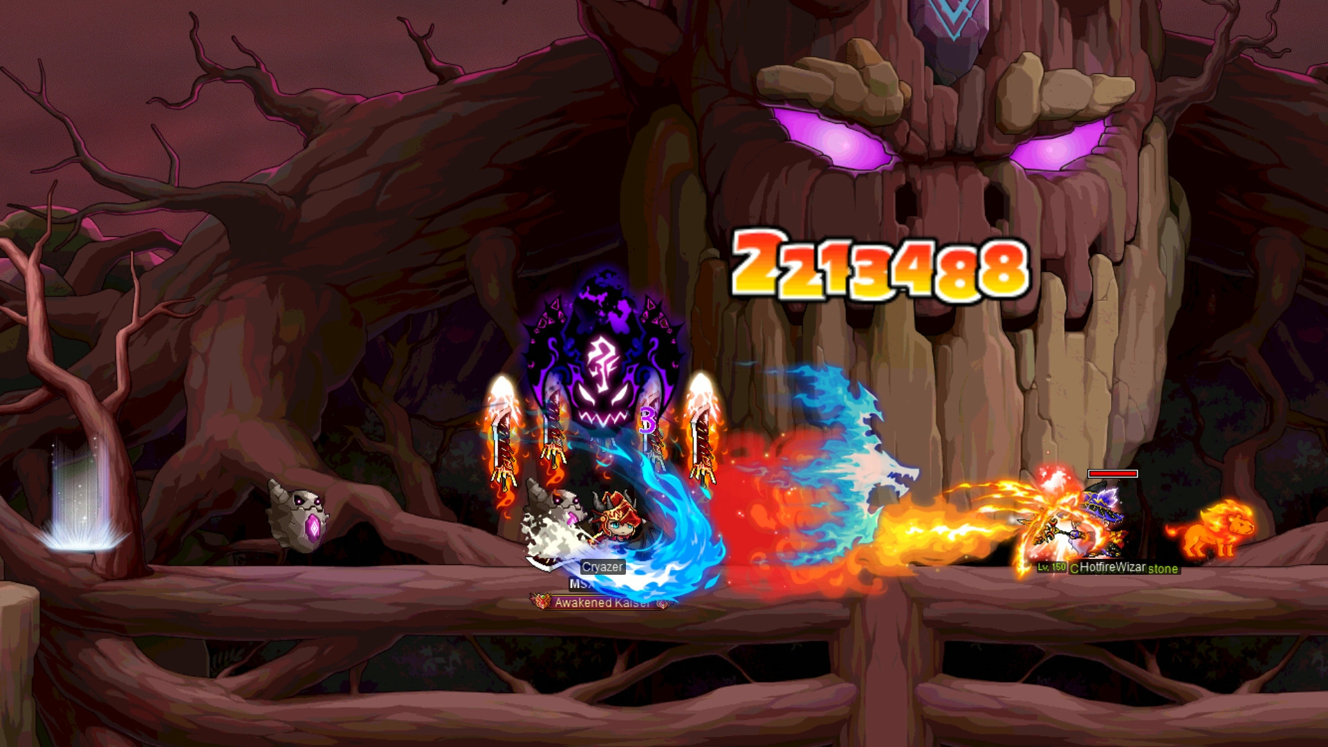 玩家們組隊挑戰強大的BOSS