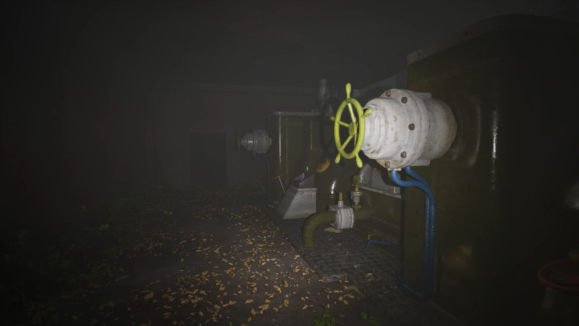 遊戲畫面，呈現了夜晚被燈光照亮的詭異場景。