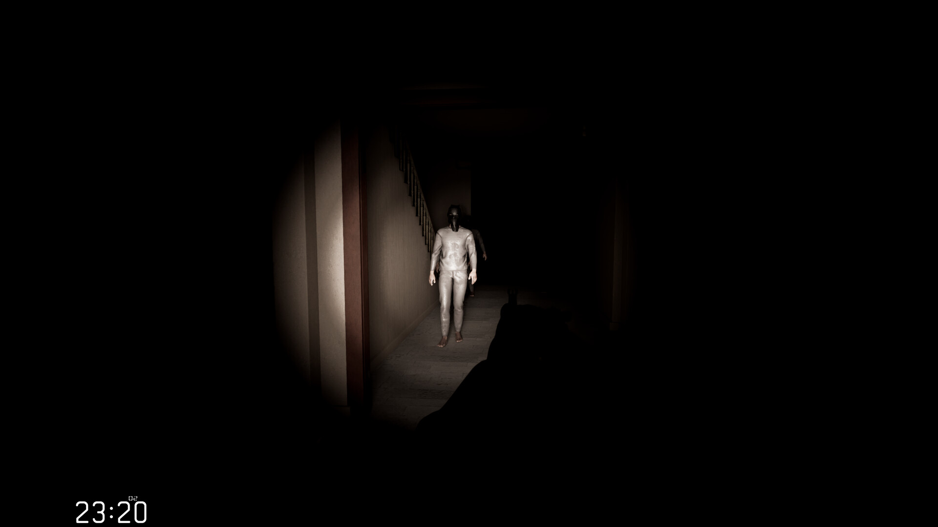 遊戲場景中充滿詭異的符號與血跡，營造出強烈的恐怖感