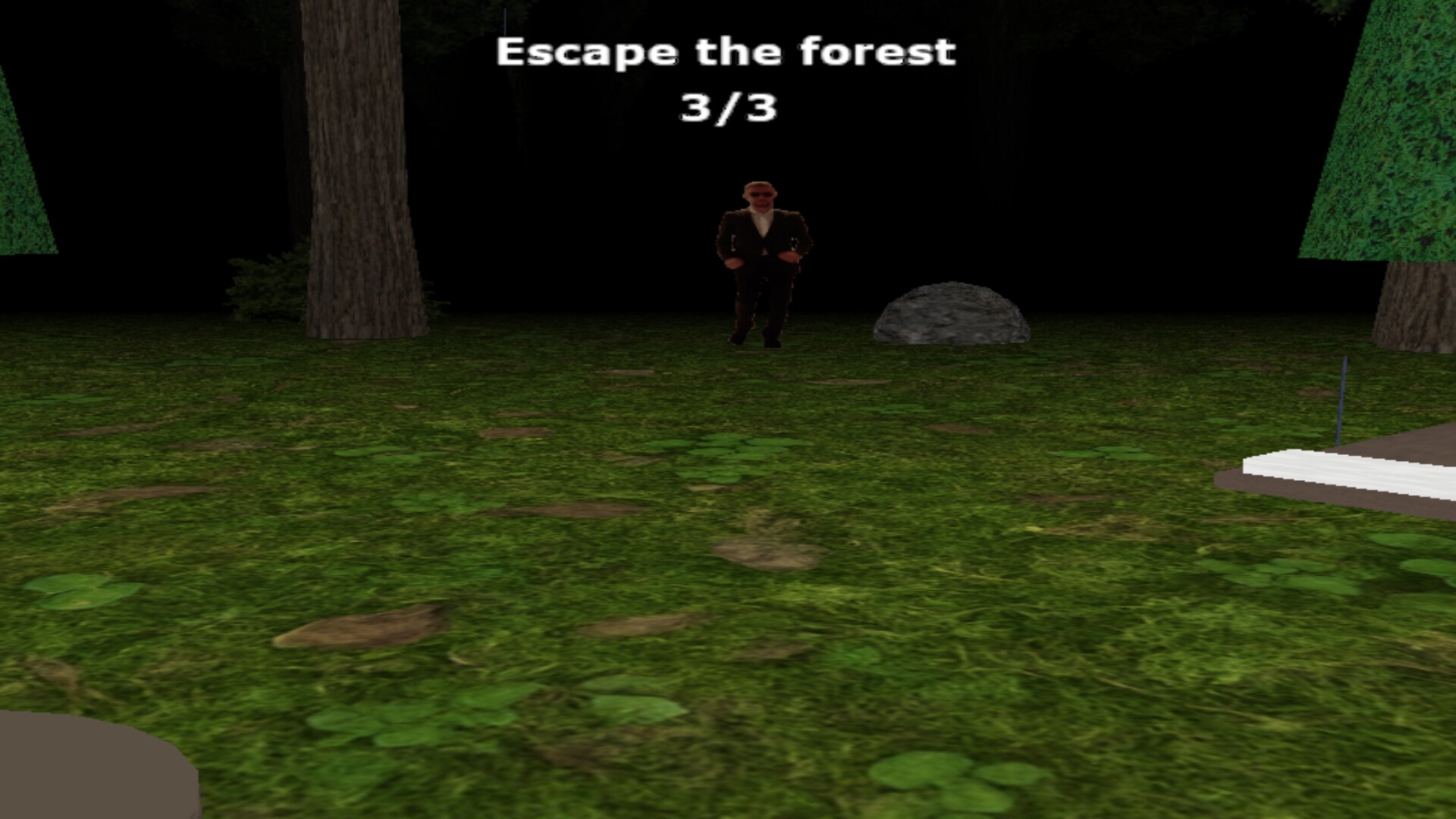 玩家躲藏在樹後，觀察遠處的動靜