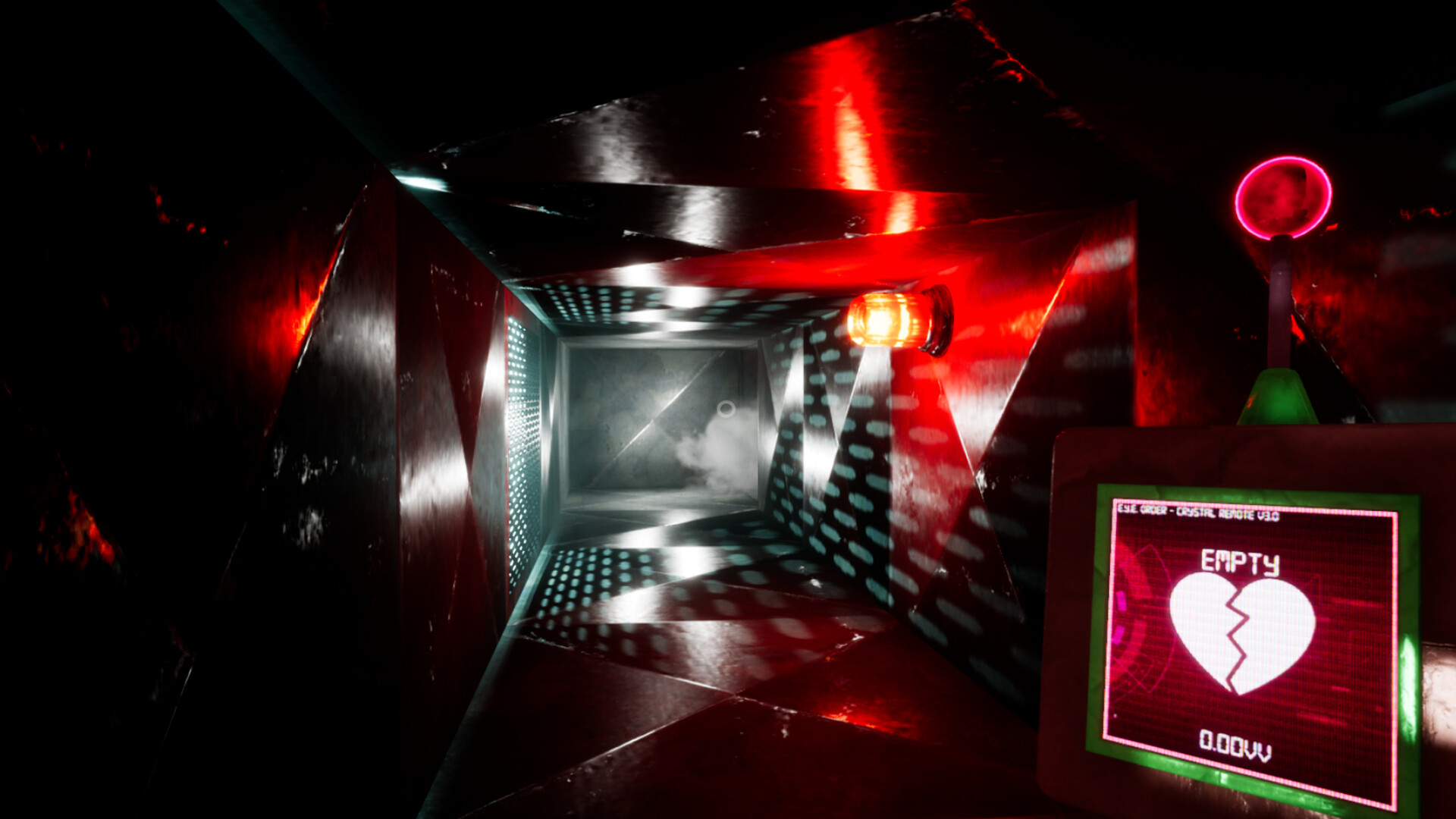 一個巨大的球池,但氣氛陰森,不像典型的遊樂場設施。