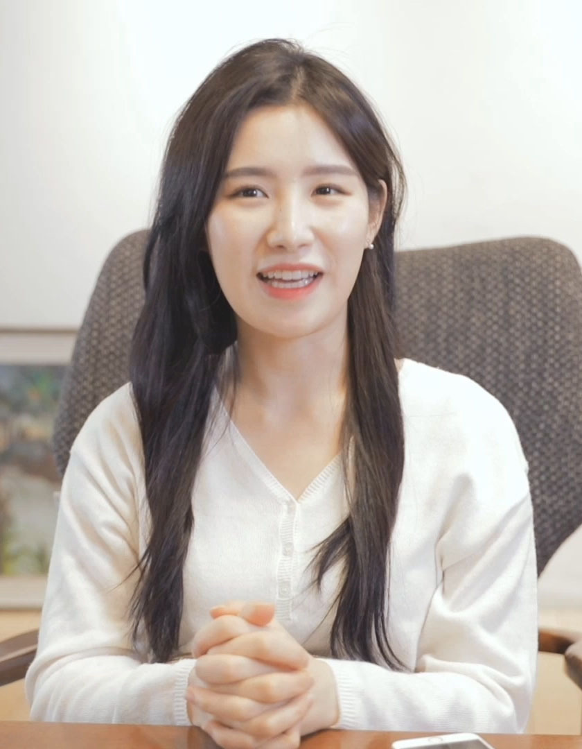 女主角金宥美，一位熱愛藝術的神秘女性。