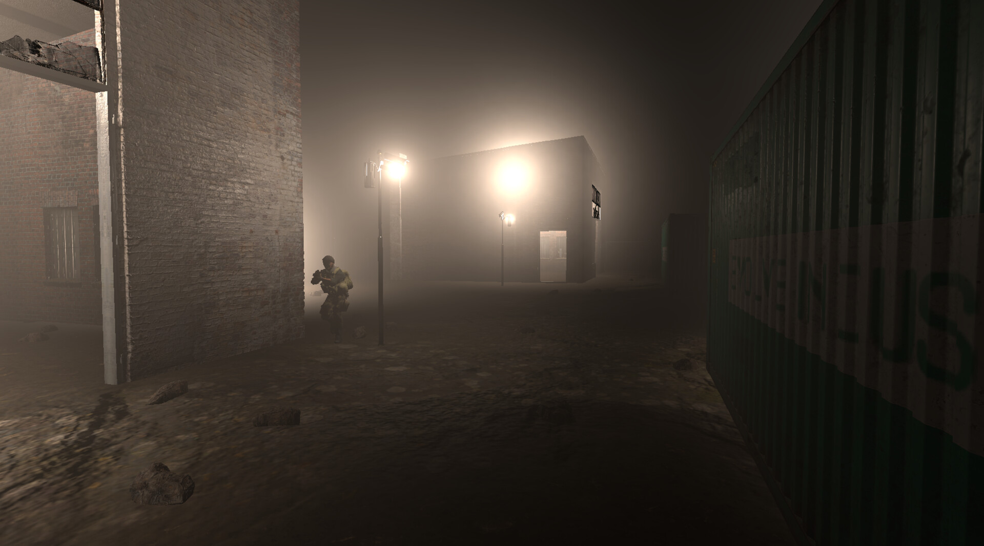 玩家持槍在黑暗的走廊中潛行,前方的光亮處可能存在威脅。