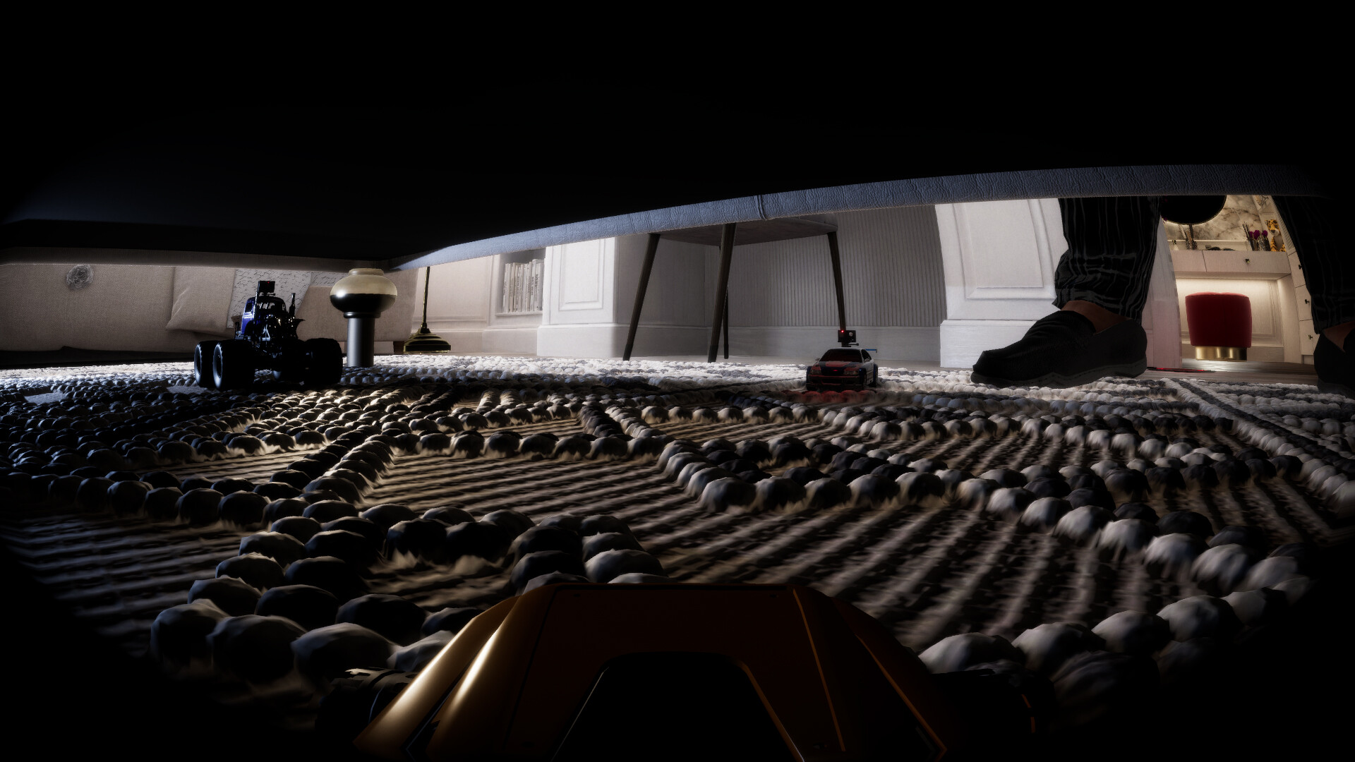 一輛遙控車在一個由玩具火車軌道組成的複雜賽道上行駛。