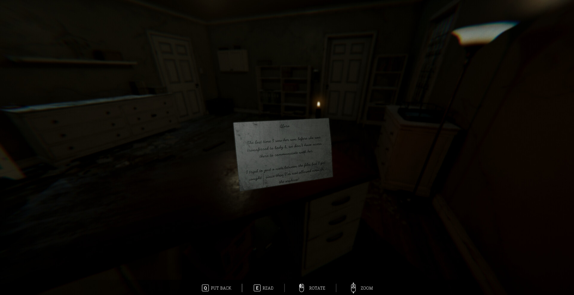 遊戲中的一個手術室或實驗室場景，充滿了醫療器械