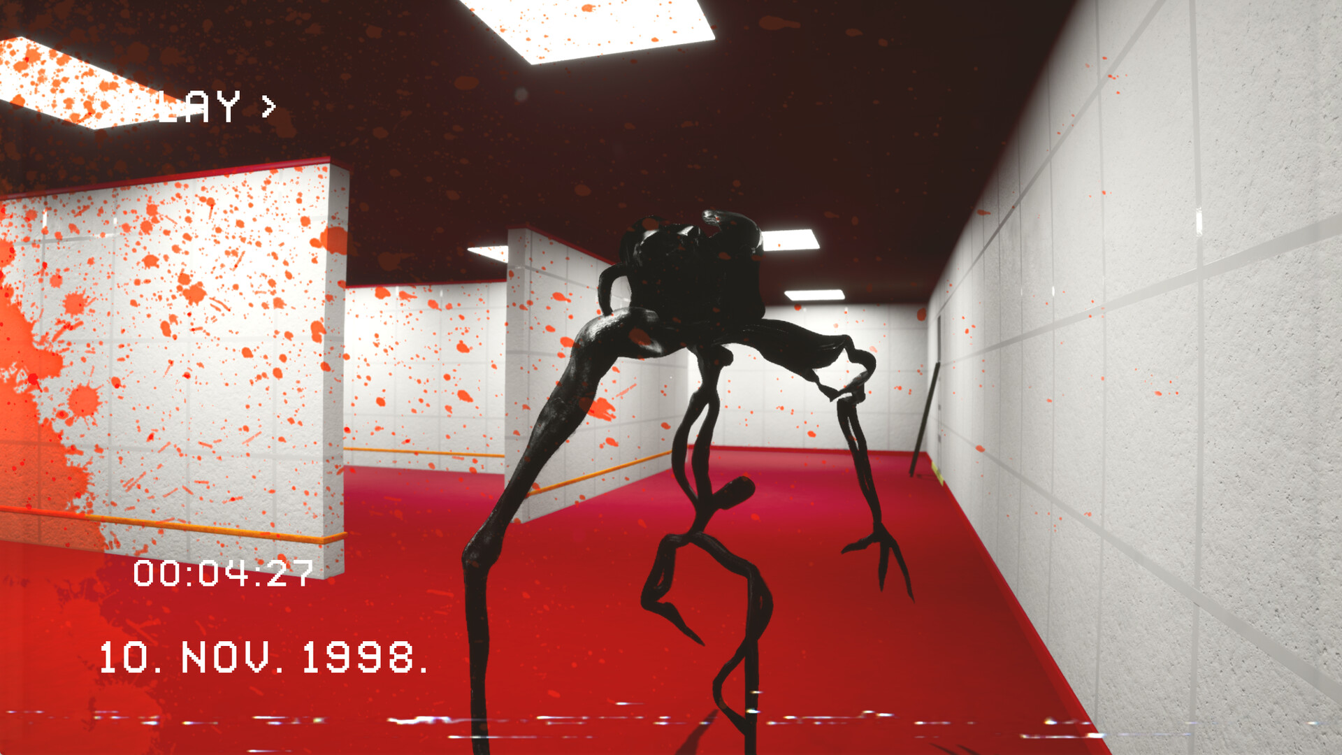 遊戲中的經典後室場景，黃色牆紙與螢光燈營造出壓抑的氛圍。