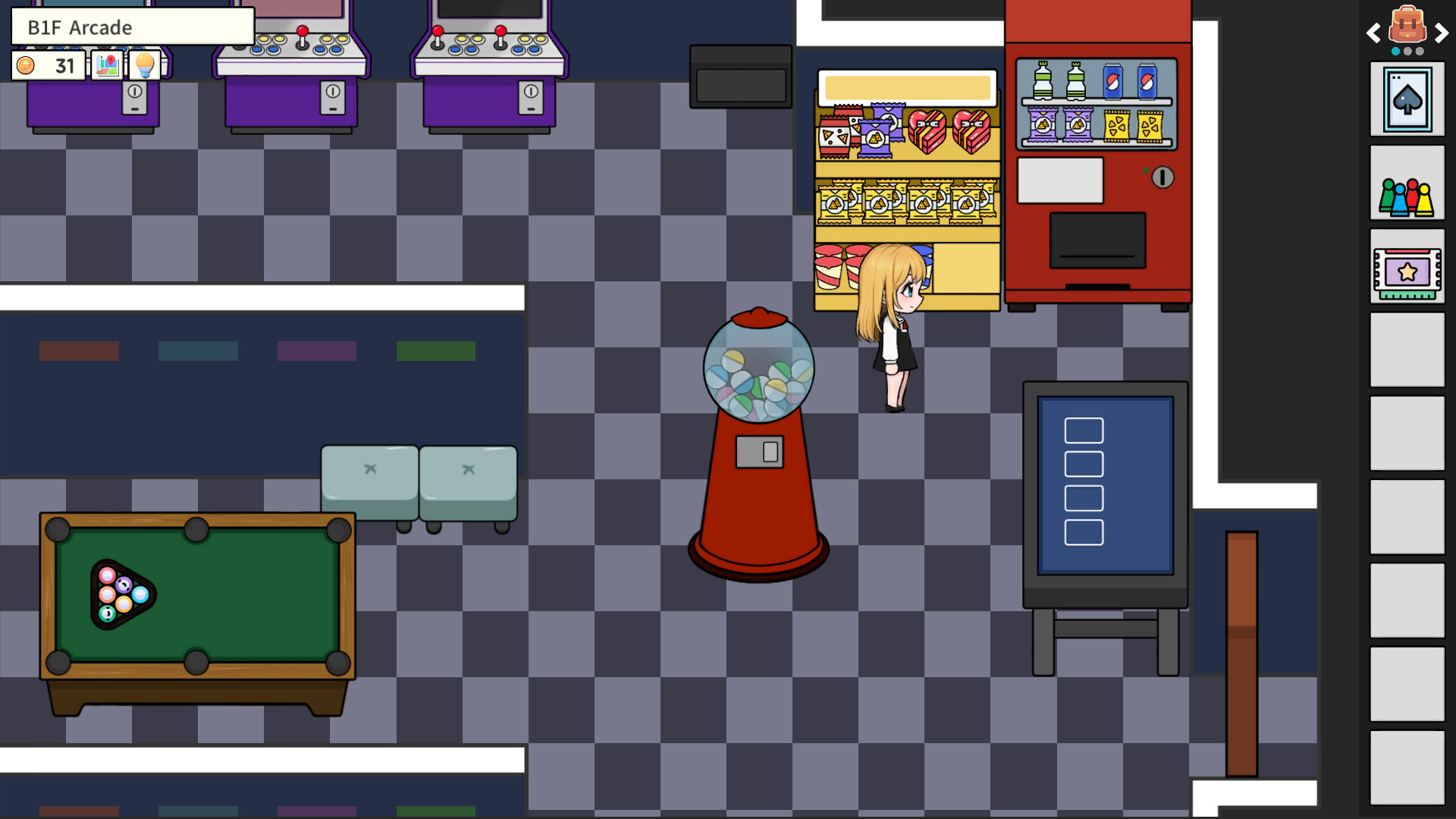 一個設有壁爐的溫馨起居室，牆上掛著畫作。