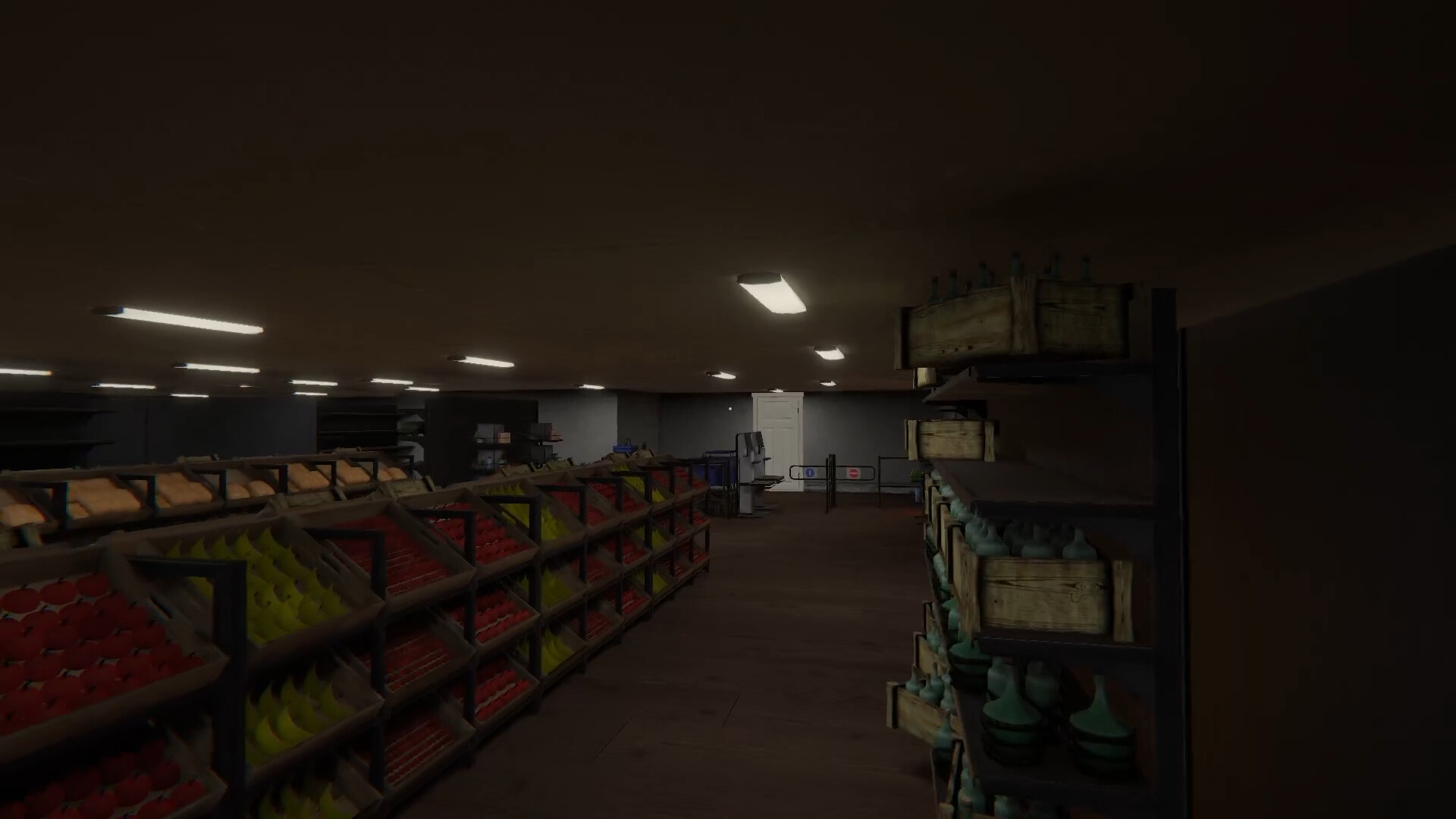 一個詭異的人體模型站在商店角落，增添恐怖氣氛。