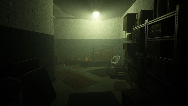 主角手持手電筒探索黑暗的倉庫區域。