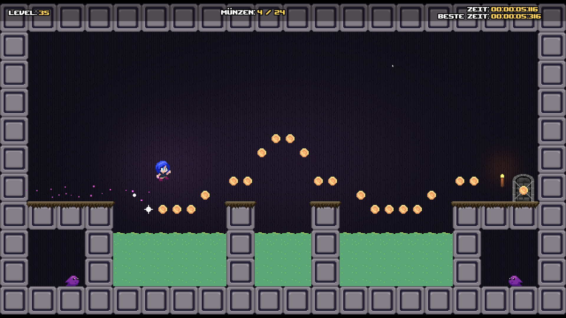 貝蒂在一個被巨大齒輪和機械包圍的工業場景中跳躍。