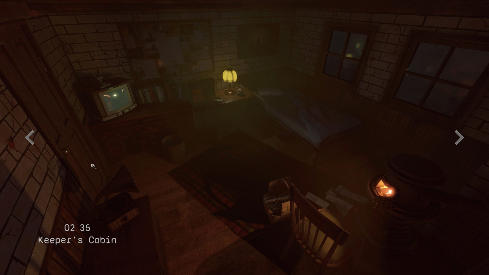 充滿壓迫感的室內場景，光影變化也是異常的一種。