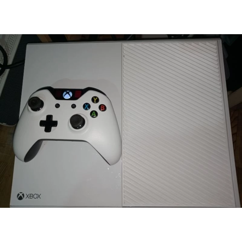 Xbox One 主機側面細節