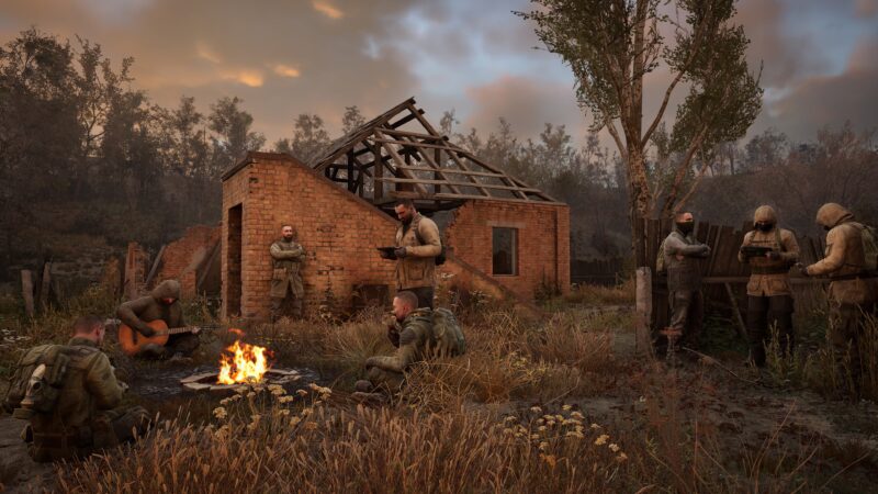 潛行者與另一名NPC在篝火旁交談。