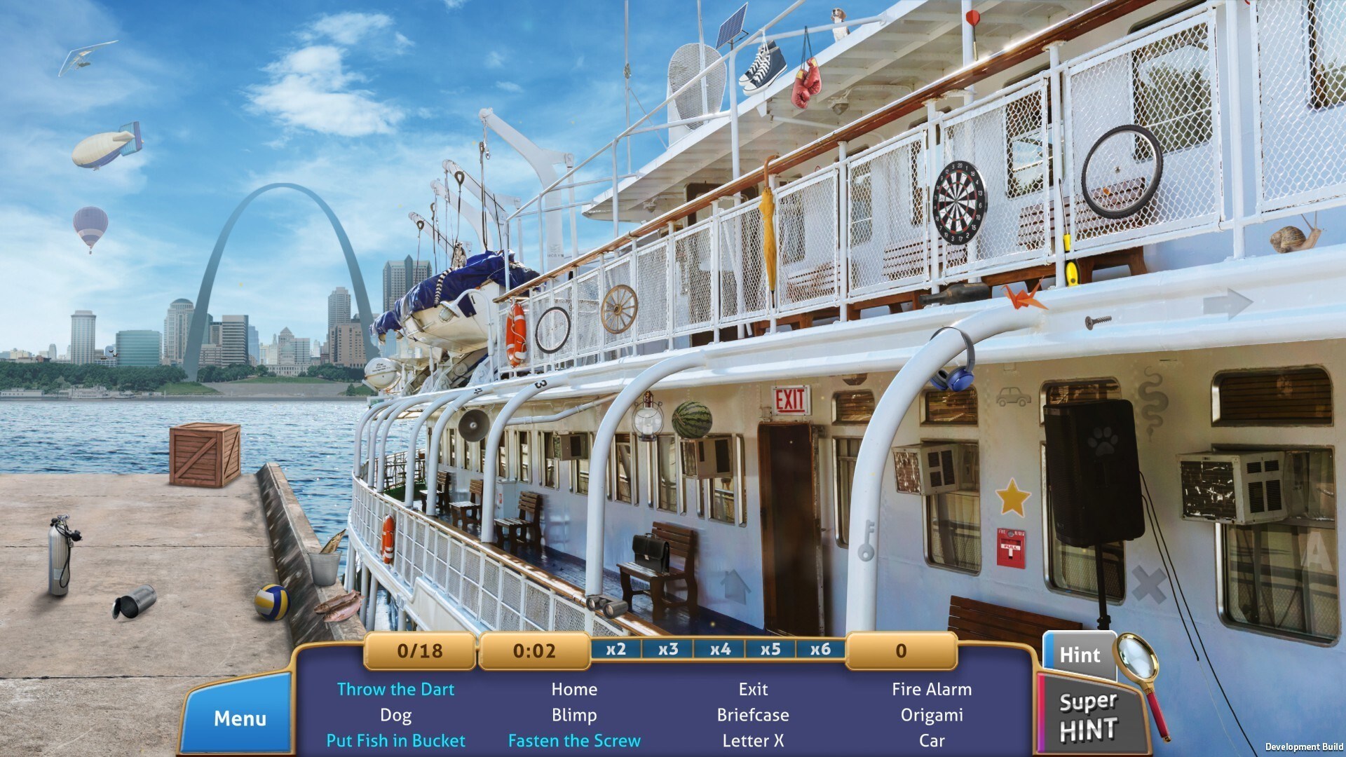 遊戲中的室內場景，展現了豐富的細節與物品堆疊，考驗玩家的觀察力。