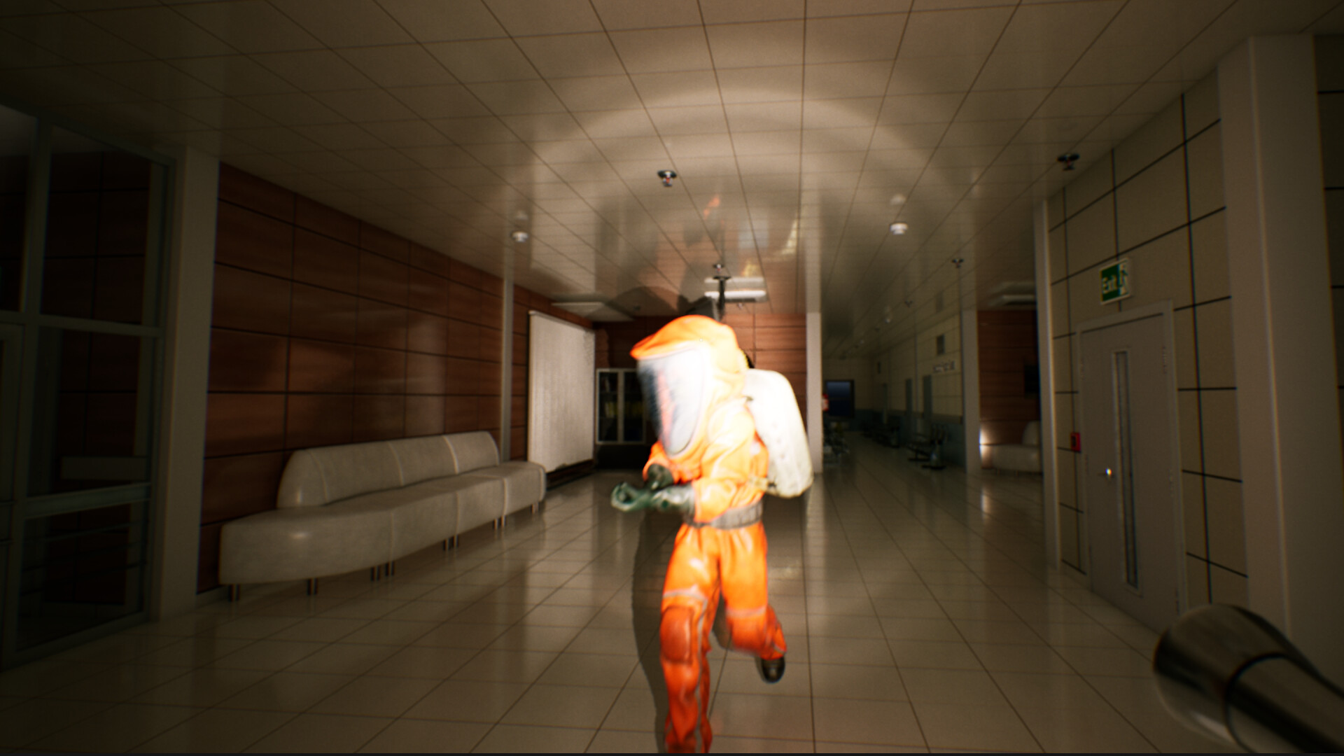 第一人稱視角觀察環境,畫面呈現出緊張的探索氛圍