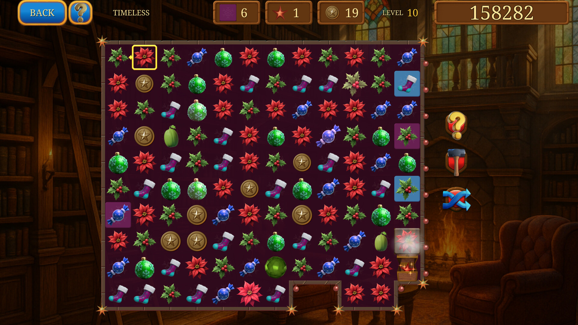 經典的三消遊戲介面，色彩繽紛的寶石與節日符文，右側顯示當前關卡目標。