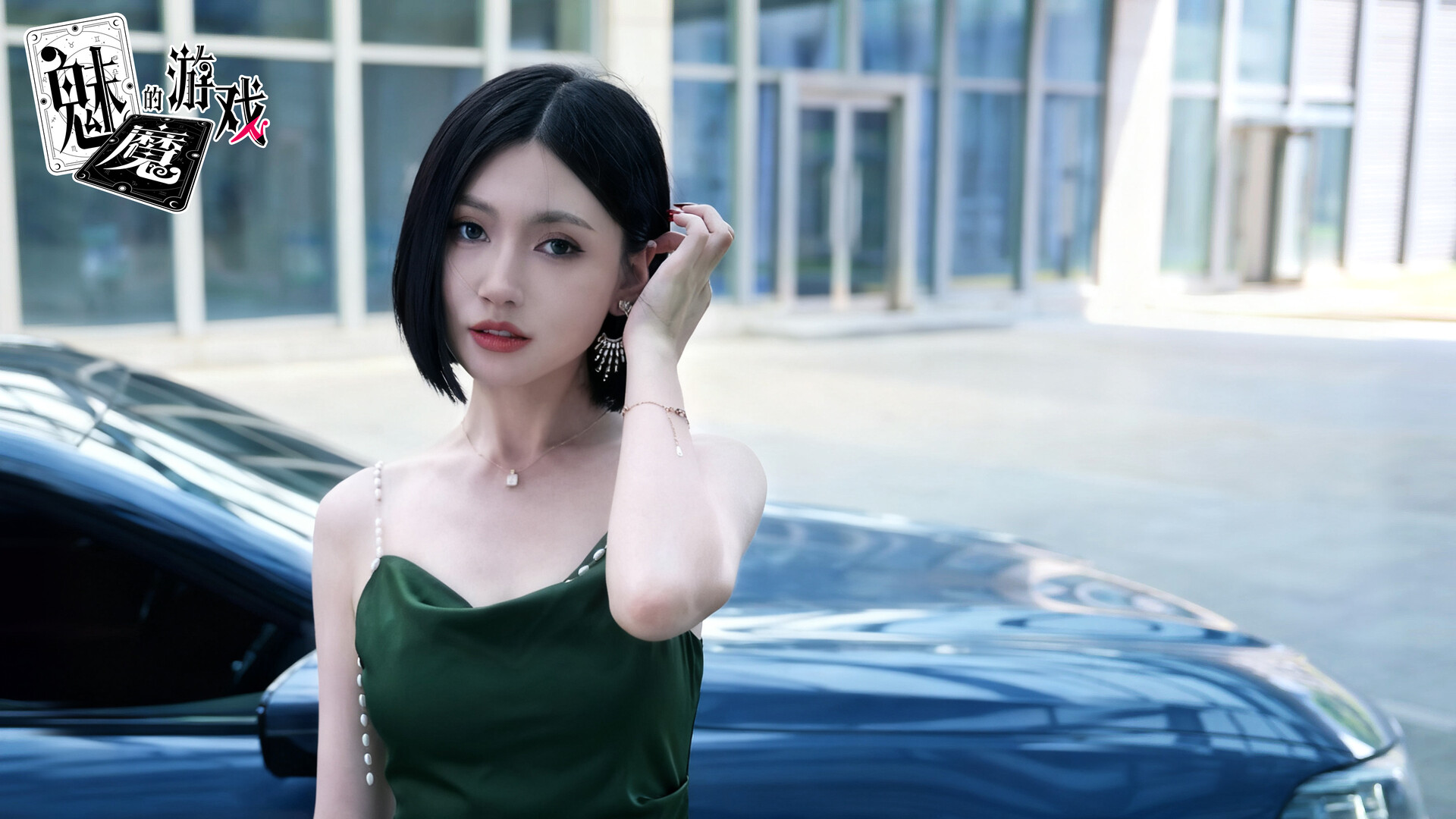 女主角之一展現出若有所思的神情，眼神戲十分到位。