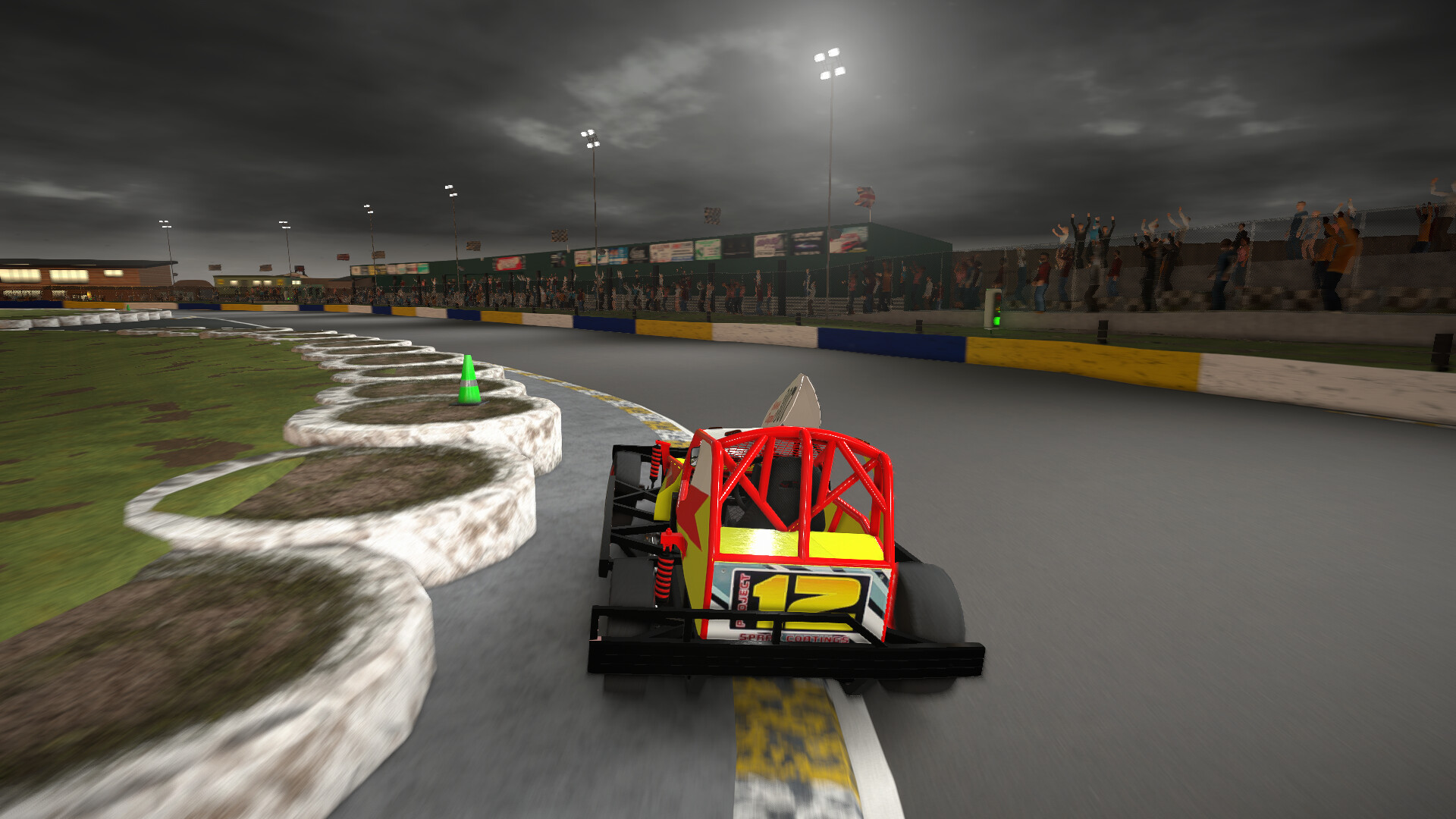 賽車在泥地賽道上過彎，揚起塵土