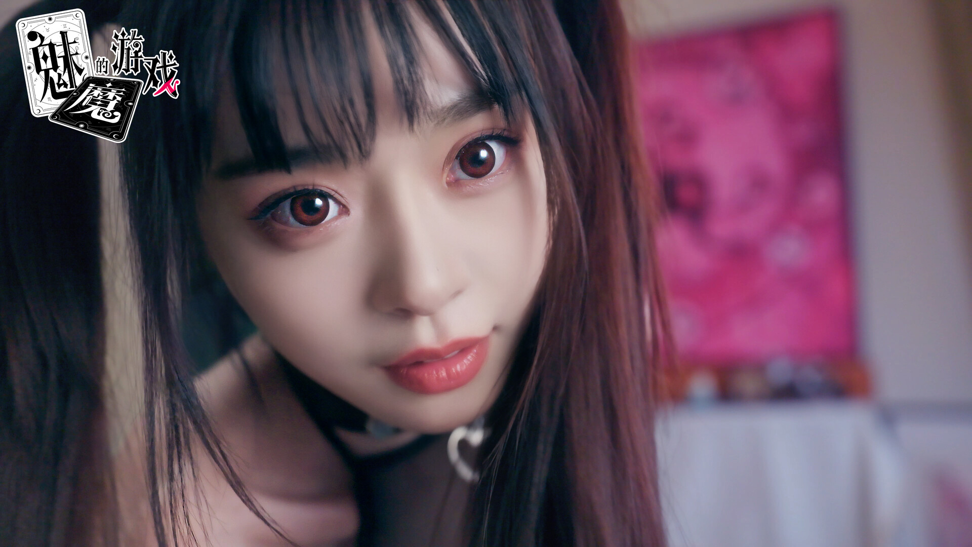 遊戲中的光影效果出色，營造出浪漫曖昧的氛圍。