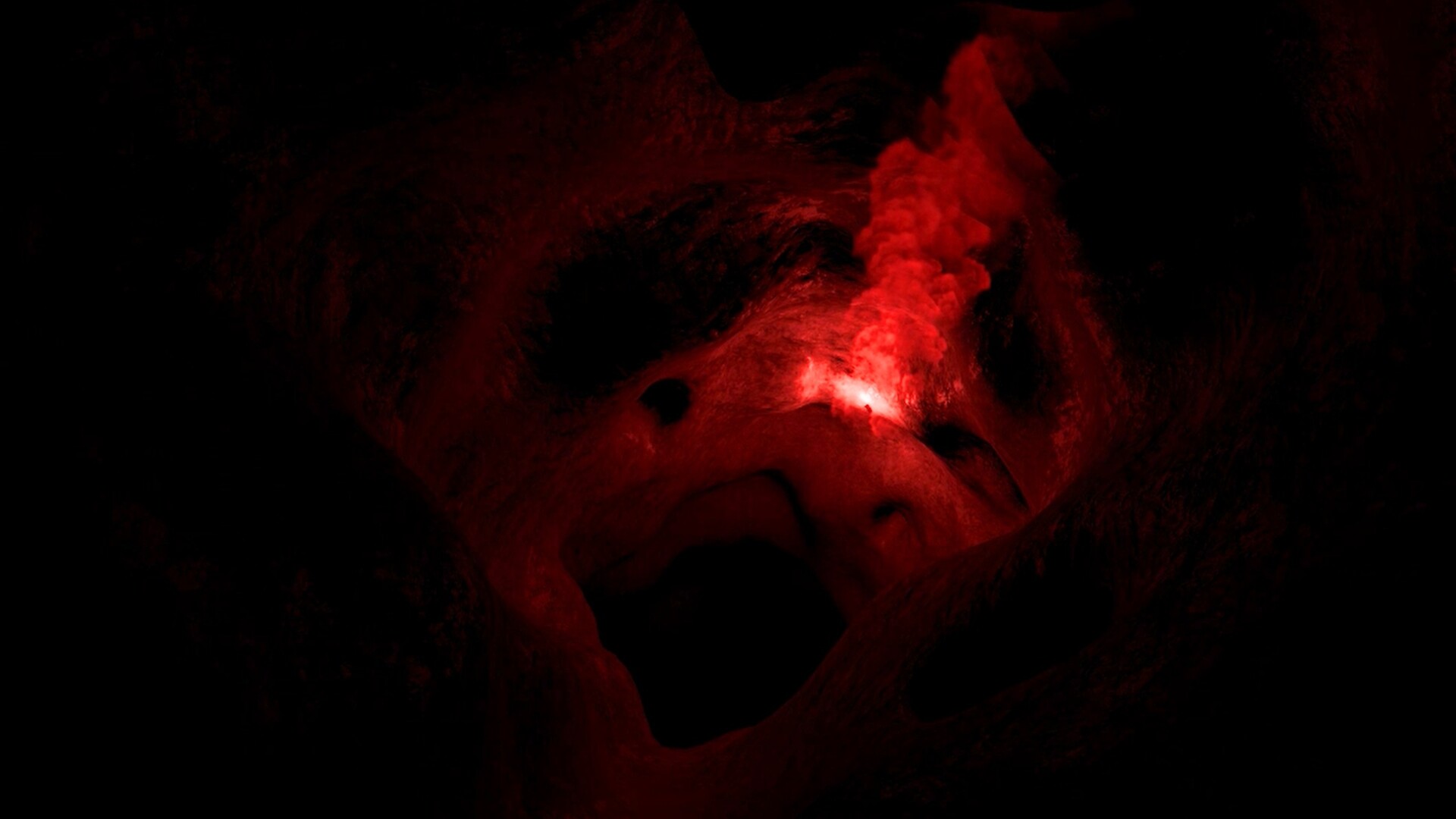 狹窄的岩縫需要玩家側身甚至趴下才能通過，考驗著玩家的幽閉恐懼極限。