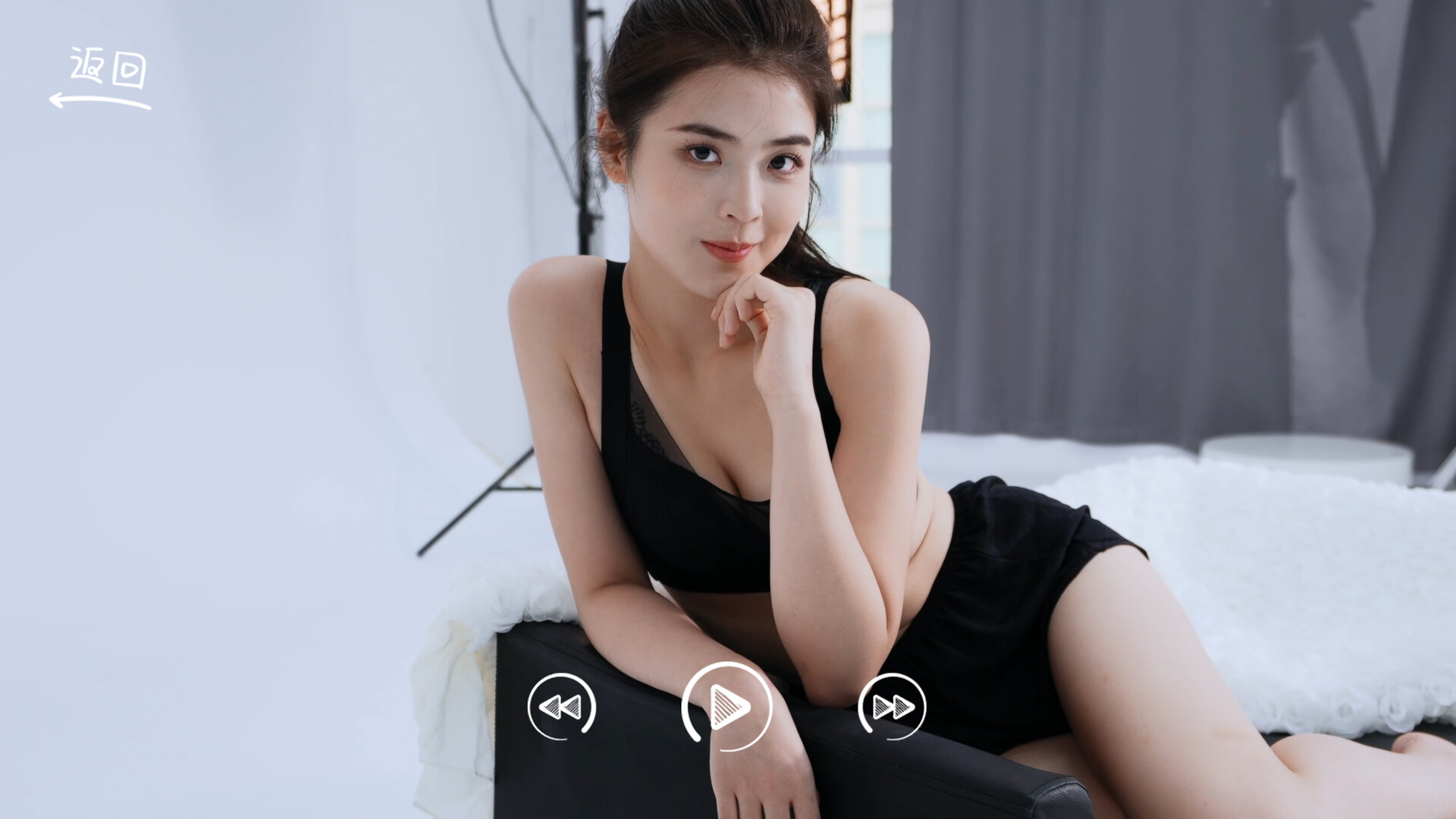 透過收集線索解開隱藏劇情