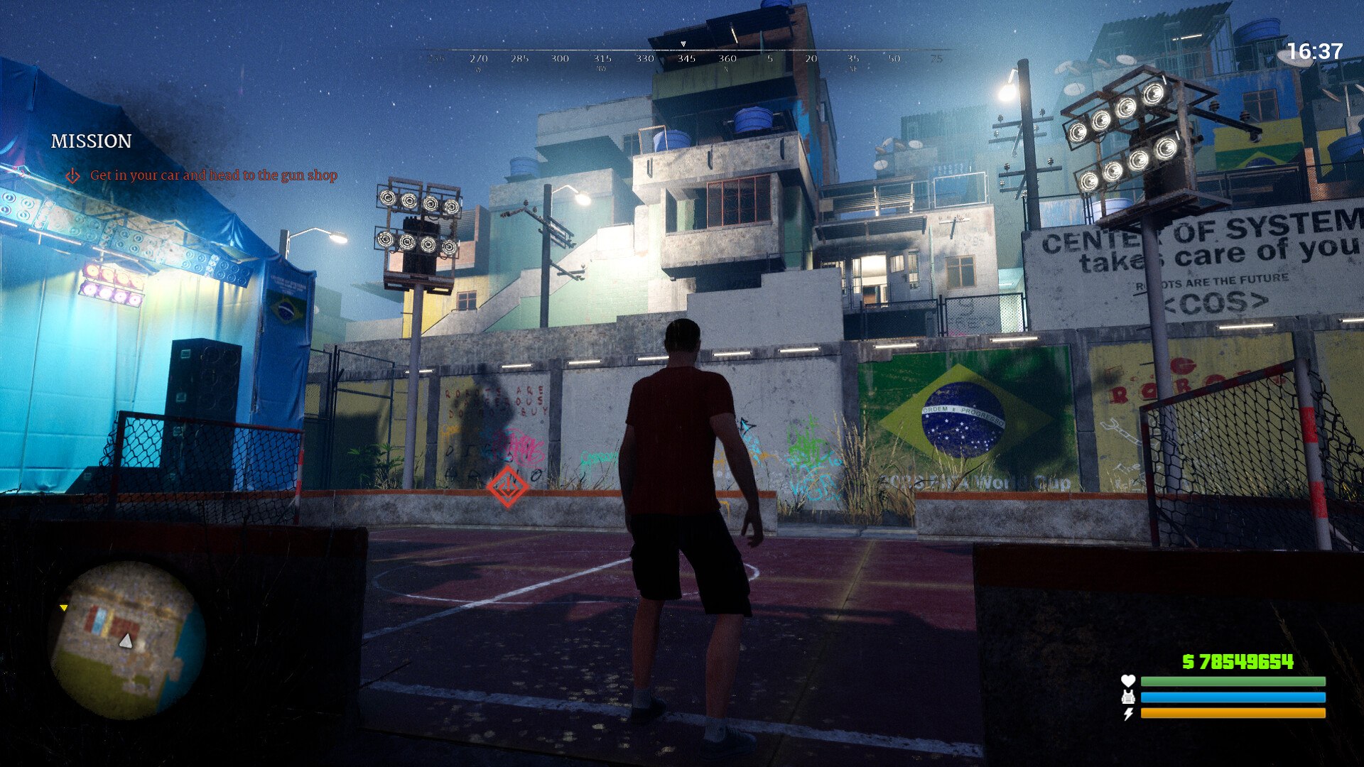 主角持槍在城市街頭探索