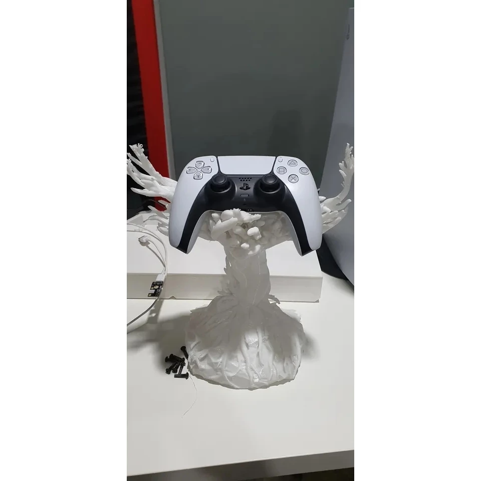 PS5 / Xbox 手把收納救星!2026 電競玩家必備 Makersoul 造物魂支架,讓搖桿變身桌面藝術品