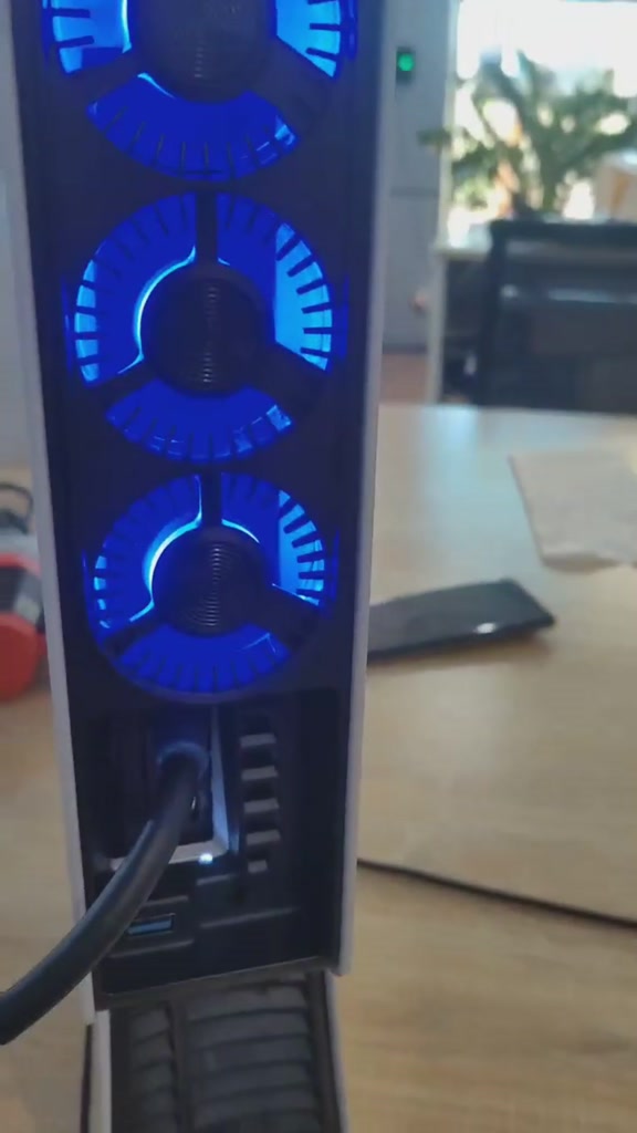 PS5 / PS5 Pro 散熱有感升級！良值自動恆溫風扇 2026 必備降溫神器