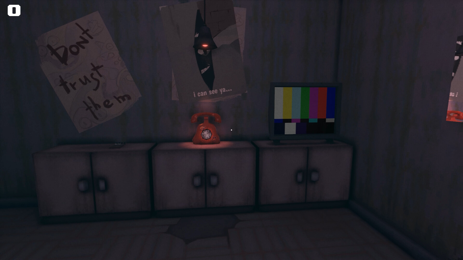 玩家被隔離在獨立房間中透過電話溝通