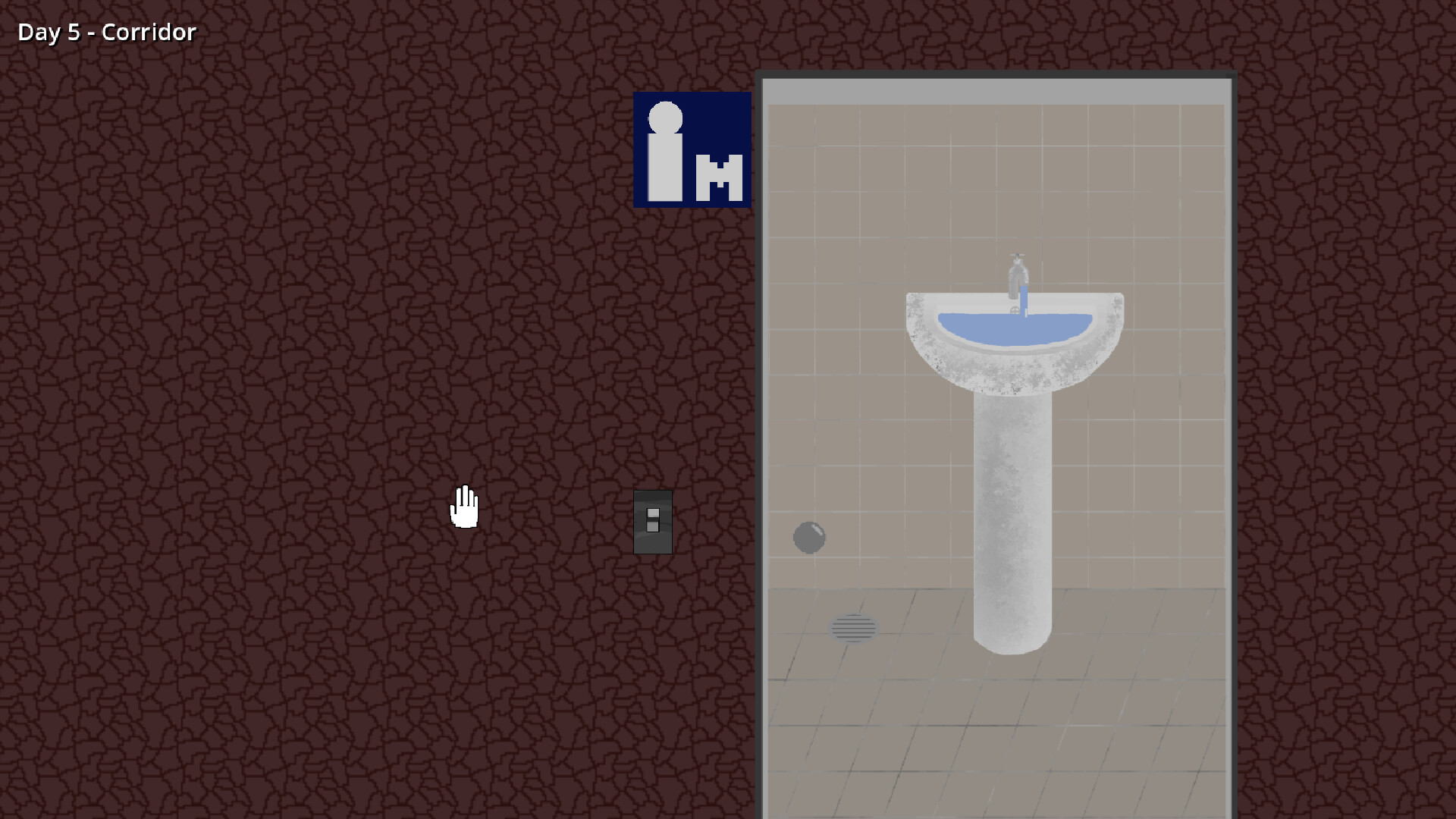 在昏暗的走廊中巡視是夜班員工的職責