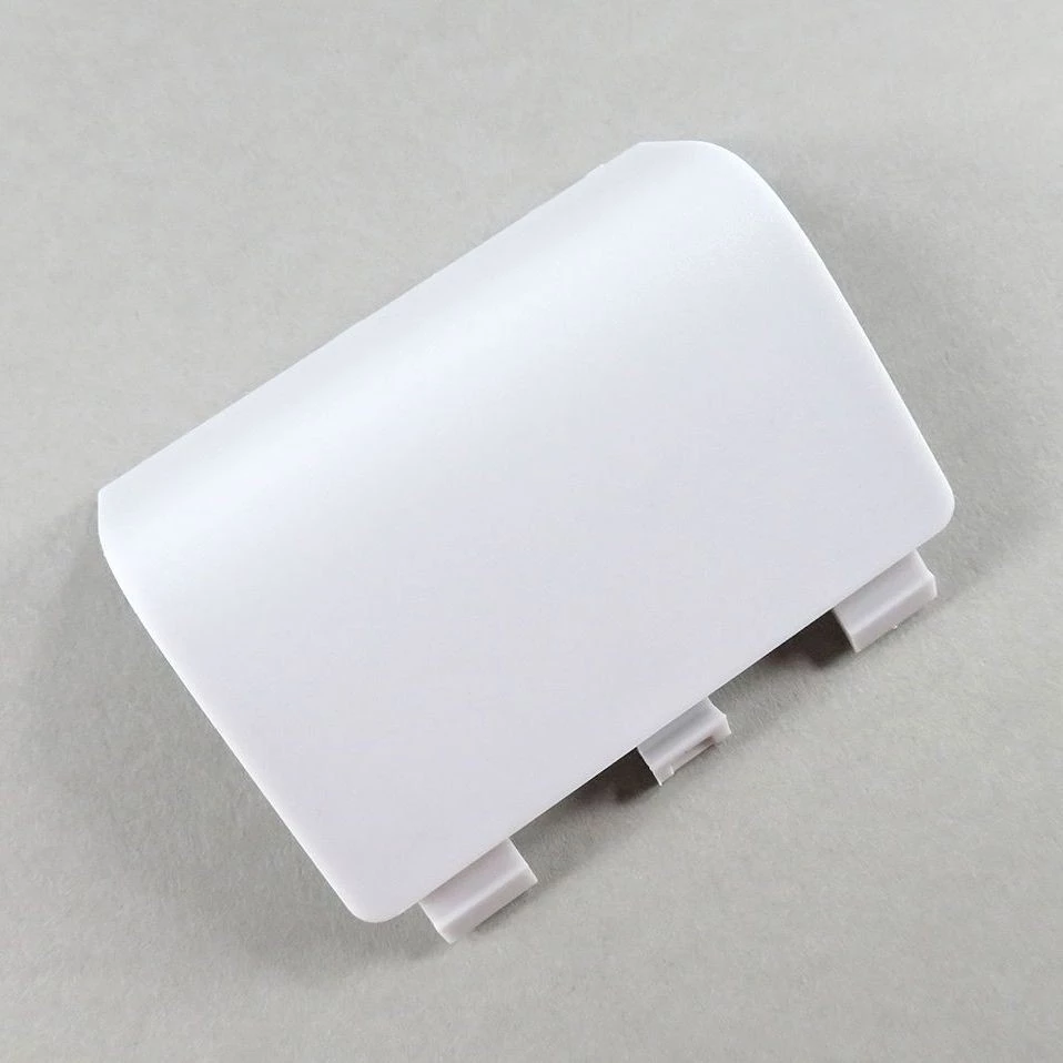 黑色 Xbox 手把電池蓋細節