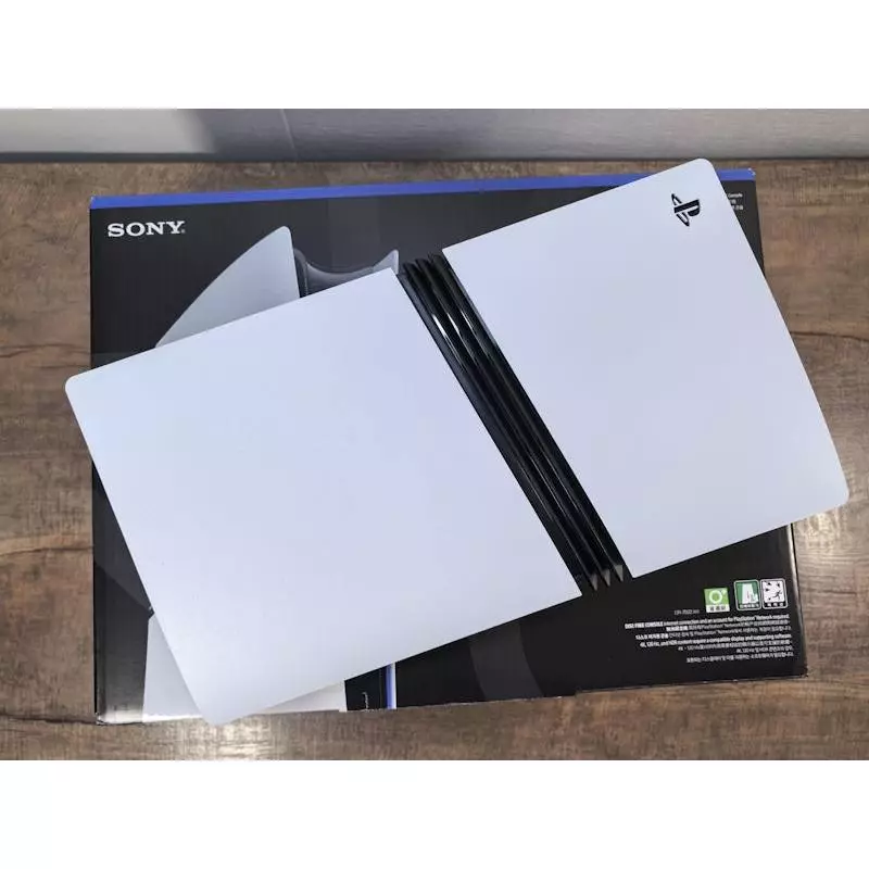 PS5 Pro 側邊美感與散熱設計