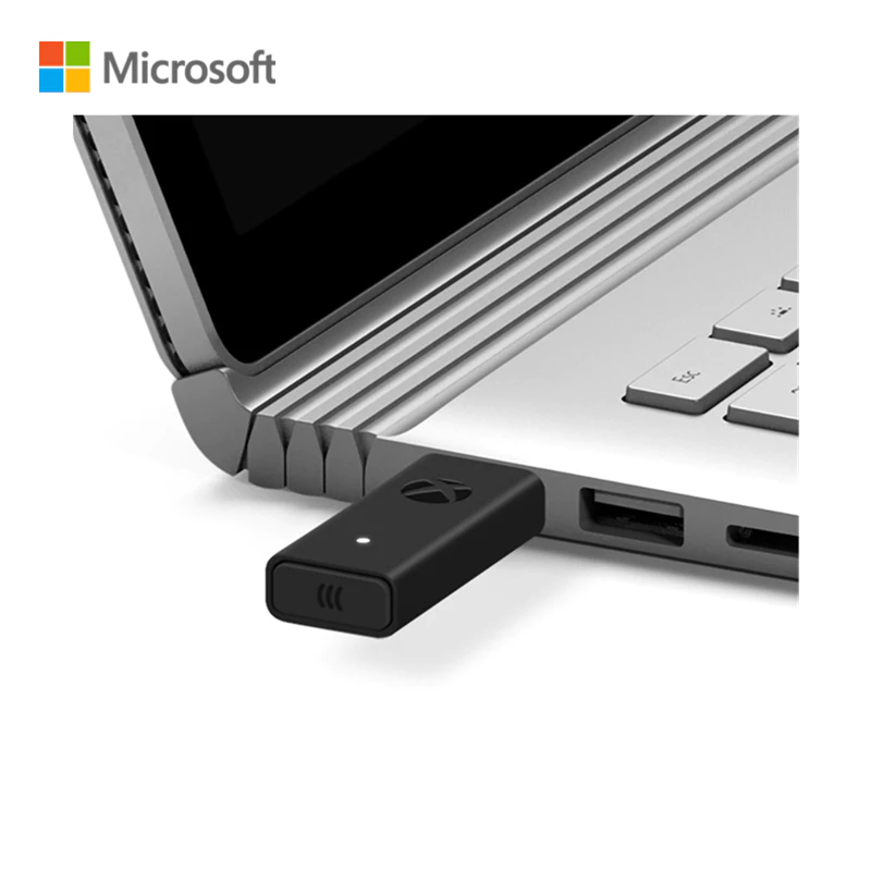 Xbox接收器側面配對按鈕特寫