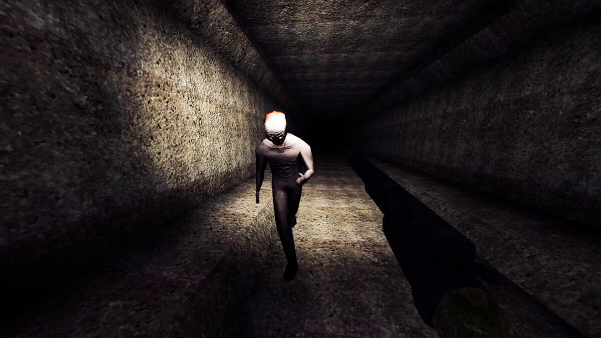 與荒野中的機械敵人交火