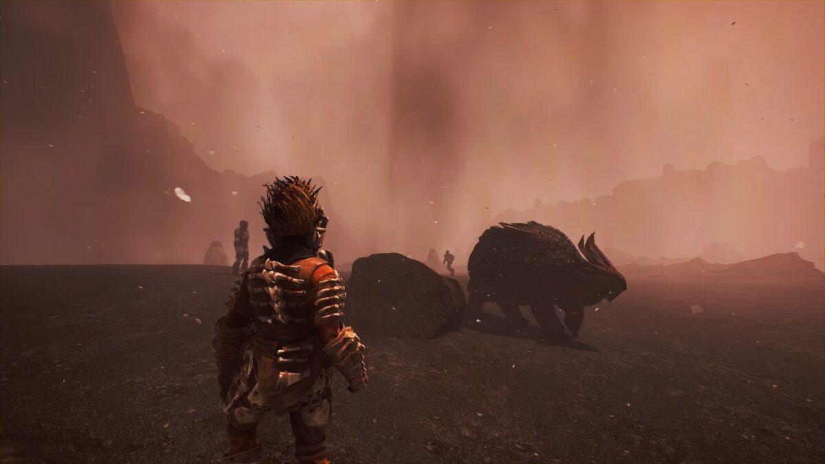 勘探者回望壯觀的地表遺蹟