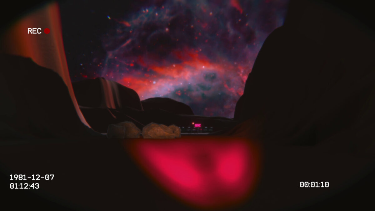 詭異的燈光設計營造心理壓迫感