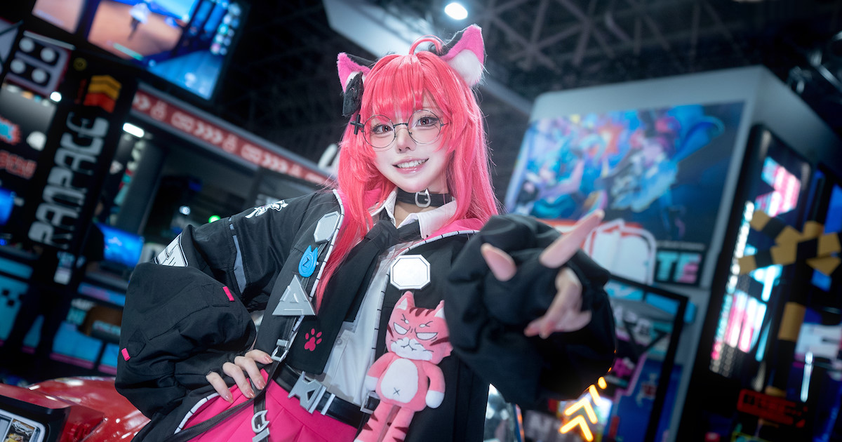 異環城市探索與角色互動場景截圖