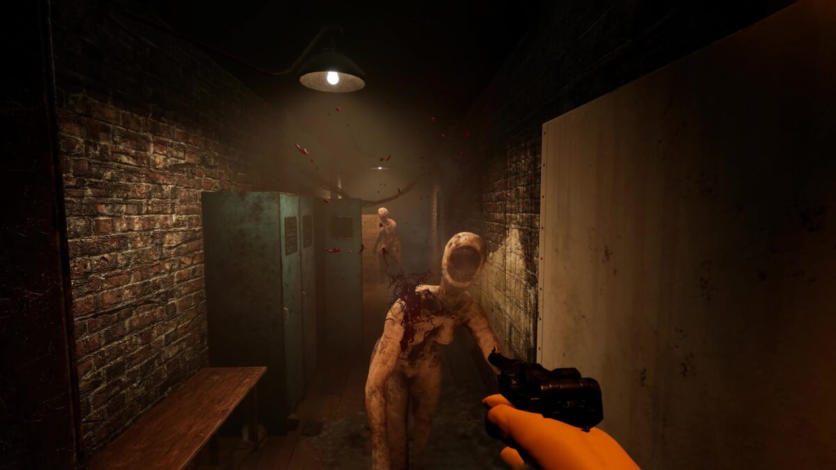 Mortanis Prisoners 遊戲截圖，主角持手電筒探索黑暗潮濕的集中營走廊